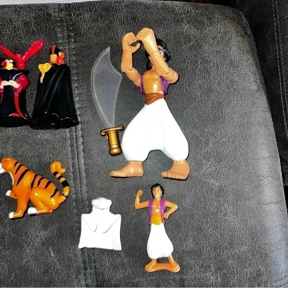 Disney Aladdin Genie Jafar Raja 1990's Action Figure Lot of 10 + Vintage Toys - Picture 2 of 4